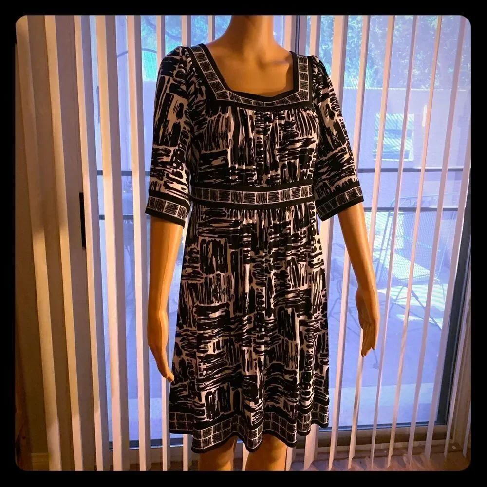 Apt 9 Medium Black White Print Square Neck Woman’s Medium Dress Flutter Sleeves